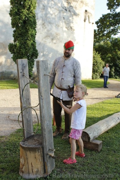 09.08.2014 Jaunpils pilī norisinājās Viduslaiku svētki, kuros satikās pagātne un nākotne, zūdot laika robežām - www.jaunpilspils.lv 131227