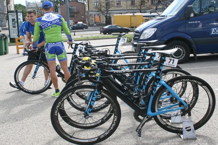 Rīgā, laukumā pie Elkor Plaza, 21. augustā pulksten 14.00 tika dots starts 'Baltijas ceļa' daudzdienu velobrauciena otrajam posmam. 'Baltijas ceļa' ve 131614