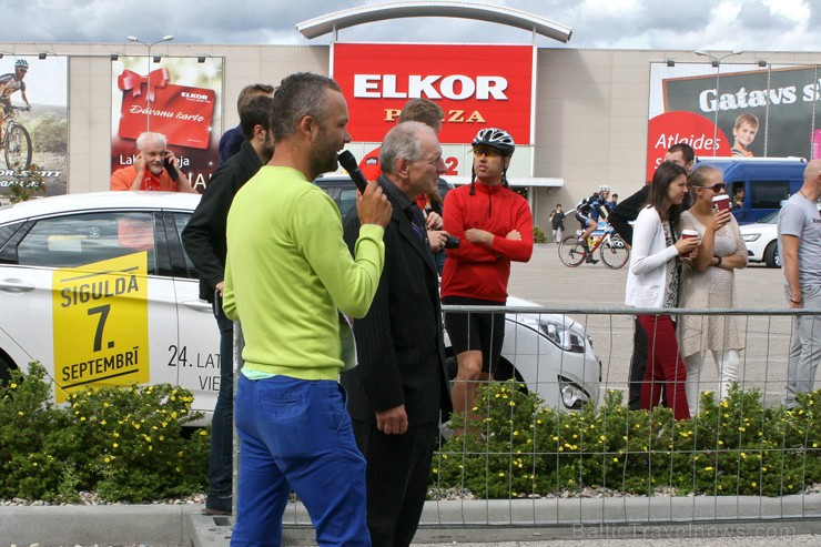 Rīgā, laukumā pie Elkor Plaza, 21. augustā pulksten 14.00 tika dots starts 'Baltijas ceļa' daudzdienu velobrauciena otrajam posmam. 'Baltijas ceļa' ve 131626