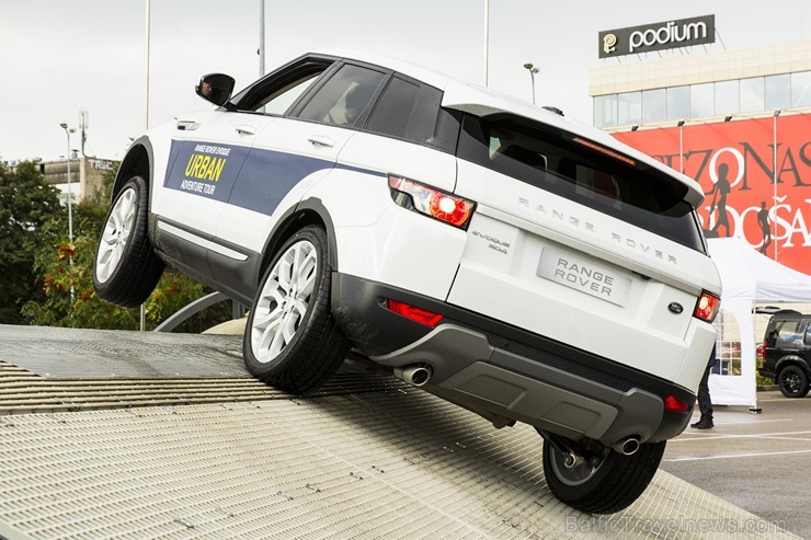 Travelnews.lv iepazīstas ar Range Rover Evoque iespējām 132759