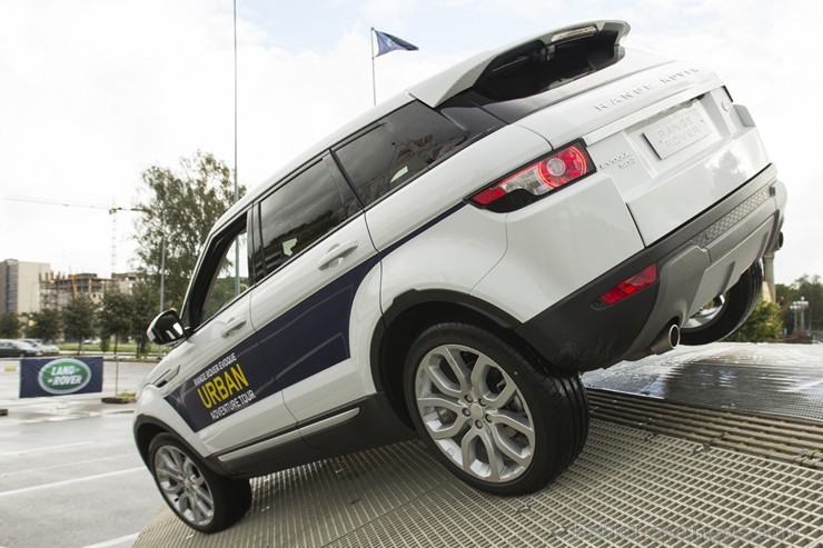 Travelnews.lv iepazīstas ar Range Rover Evoque iespējām 132763