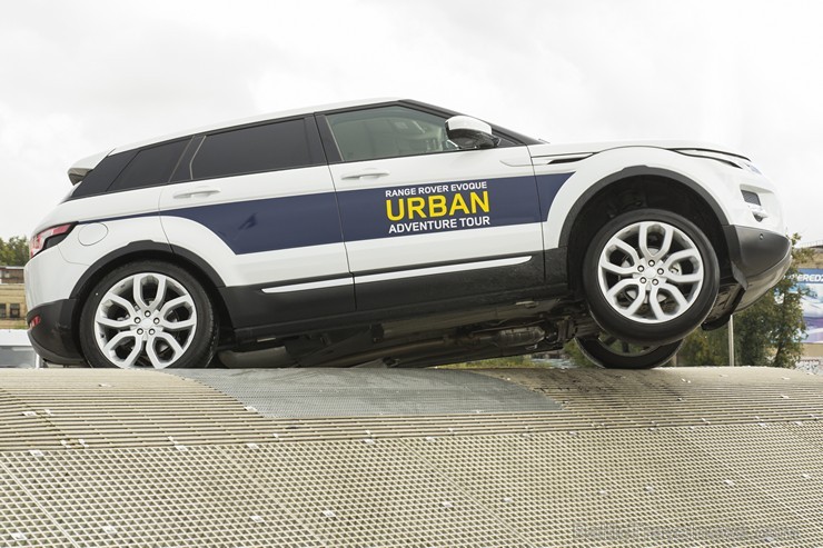 Travelnews.lv iepazīstas ar Range Rover Evoque iespējām 132766