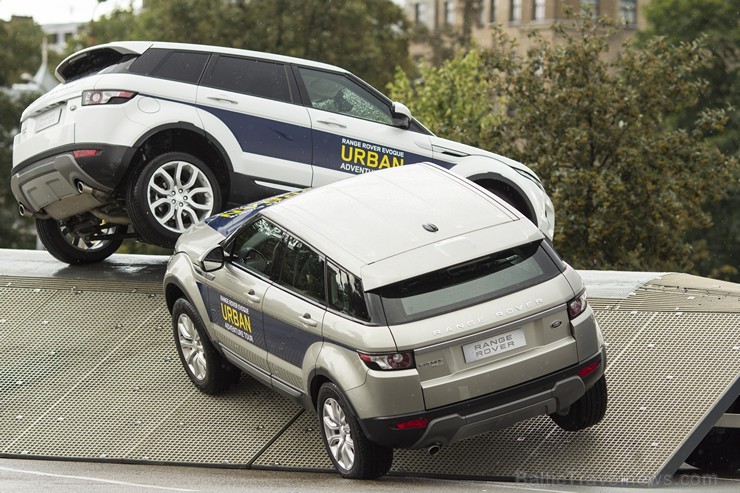 Travelnews.lv iepazīstas ar Range Rover Evoque iespējām 132768