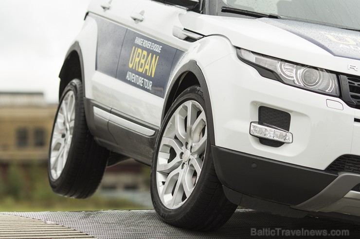 Travelnews.lv iepazīstas ar Range Rover Evoque iespējām 132769