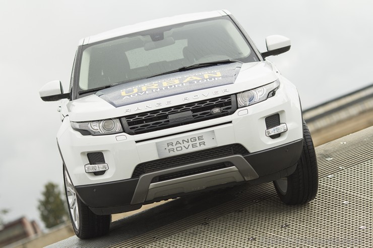 Travelnews.lv iepazīstas ar Range Rover Evoque iespējām 132771