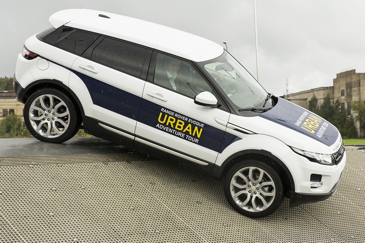 Travelnews.lv iepazīstas ar Range Rover Evoque iespējām 132772