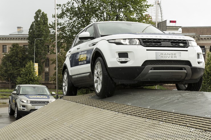 Travelnews.lv iepazīstas ar Range Rover Evoque iespējām 132776