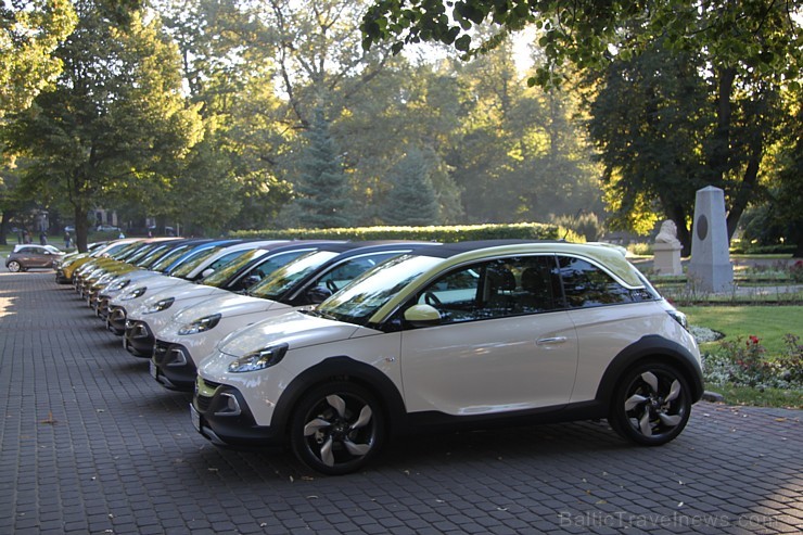 Rīgā ierodas vairāk nekā 700 ārvalstu autožurnālistu, lai testētu jauno Opel Adam Rocks 133105