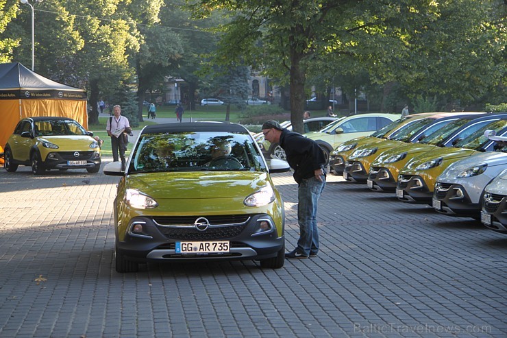 Rīgā ierodas vairāk nekā 700 ārvalstu autožurnālistu, lai testētu jauno Opel Adam Rocks 133120