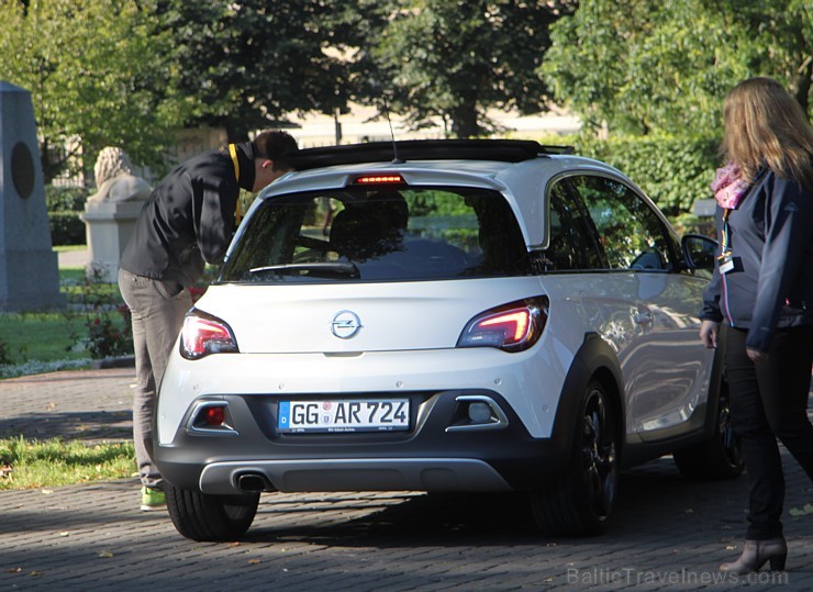 Rīgā ierodas vairāk nekā 700 ārvalstu autožurnālistu, lai testētu jauno Opel Adam Rocks 133121