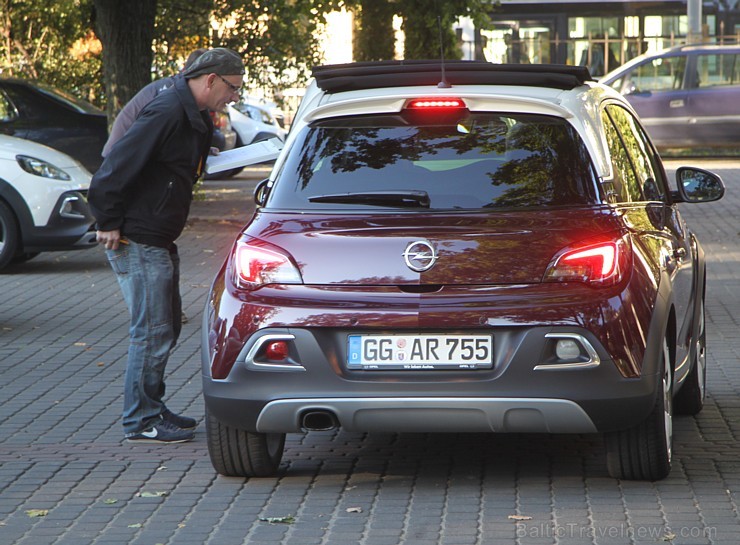 Rīgā ierodas vairāk nekā 700 ārvalstu autožurnālistu, lai testētu jauno Opel Adam Rocks 133124