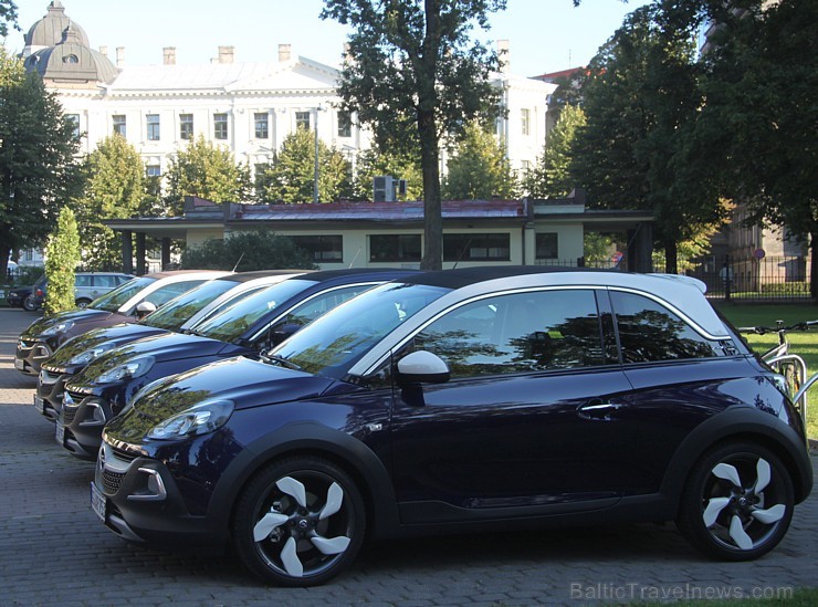 Rīgā ierodas vairāk nekā 700 ārvalstu autožurnālistu, lai testētu jauno Opel Adam Rocks 133127