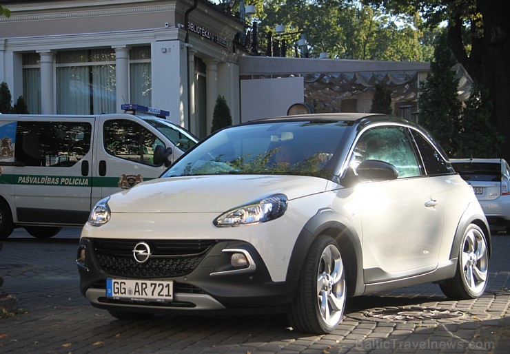 Rīgā ierodas vairāk nekā 700 ārvalstu autožurnālistu, lai testētu jauno Opel Adam Rocks 133130