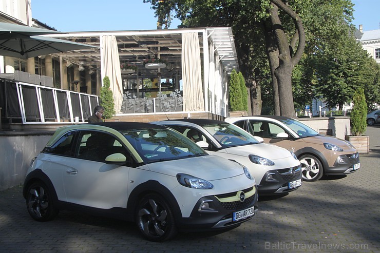 Rīgā ierodas vairāk nekā 700 ārvalstu autožurnālistu, lai testētu jauno Opel Adam Rocks 133135