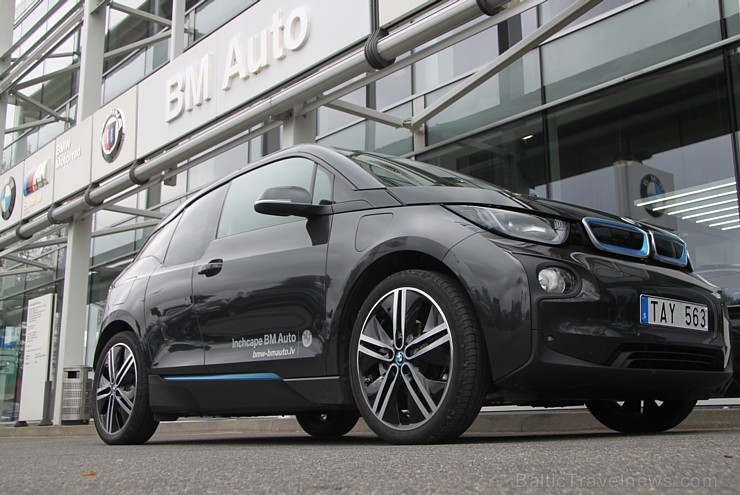 BMW i3, ko prezentē Inchape BM Auto, 100 km/h sasniedz 7,2 sekundēs, bet maksimālais ātrums ir 150 km/h 133619