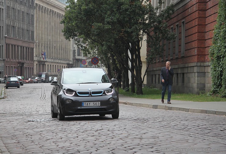 Travelnews.lv kopā ar partneriem ceļo ar moderno tehnoloģiju automašīnu BMW i3 133634