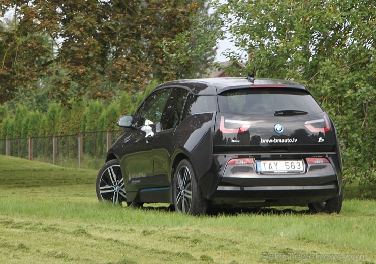 Travelnews.lv kopā ar partneriem ceļo ar moderno tehnoloģiju automašīnu BMW i3 133663