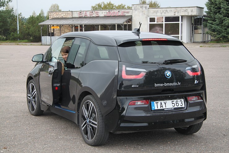 Travelnews.lv kopā ar partneriem ceļo ar moderno tehnoloģiju automašīnu BMW i3 133672