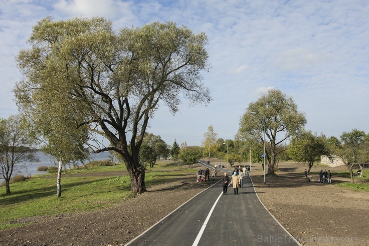 Atklāts Ķengaraga promenādes pagarinājums līdz Mazjumpravas muižai 135258