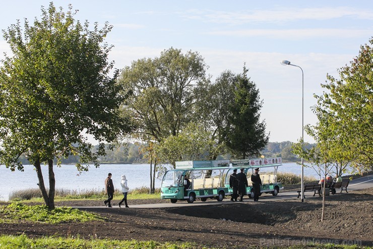 Atklāts Ķengaraga promenādes pagarinājums līdz Mazjumpravas muižai 135288