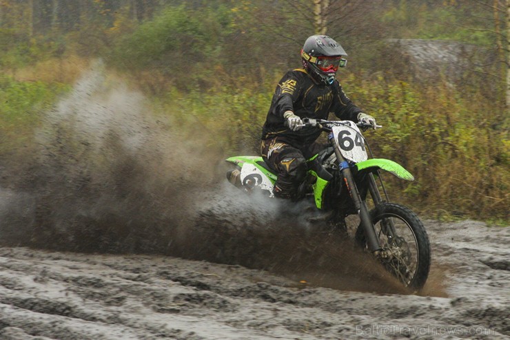 Jaunmārupē pavisam rudenīgos apstākļos noslēgusies Retro motokrosa sezona 135987