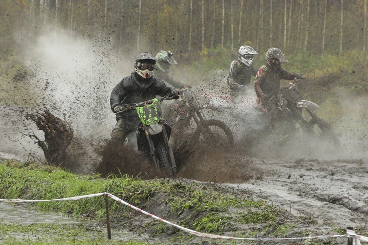 Jaunmārupē pavisam rudenīgos apstākļos noslēgusies Retro motokrosa sezona 135988