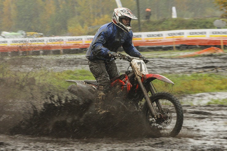 Jaunmārupē pavisam rudenīgos apstākļos noslēgusies Retro motokrosa sezona 135990