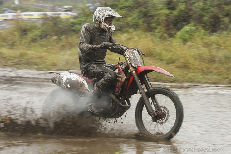 Jaunmārupē pavisam rudenīgos apstākļos noslēgusies Retro motokrosa sezona 135992