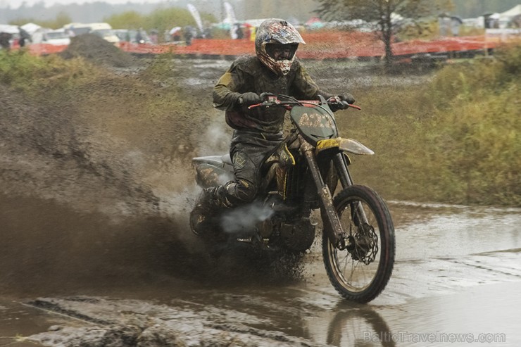 Jaunmārupē pavisam rudenīgos apstākļos noslēgusies Retro motokrosa sezona 135998