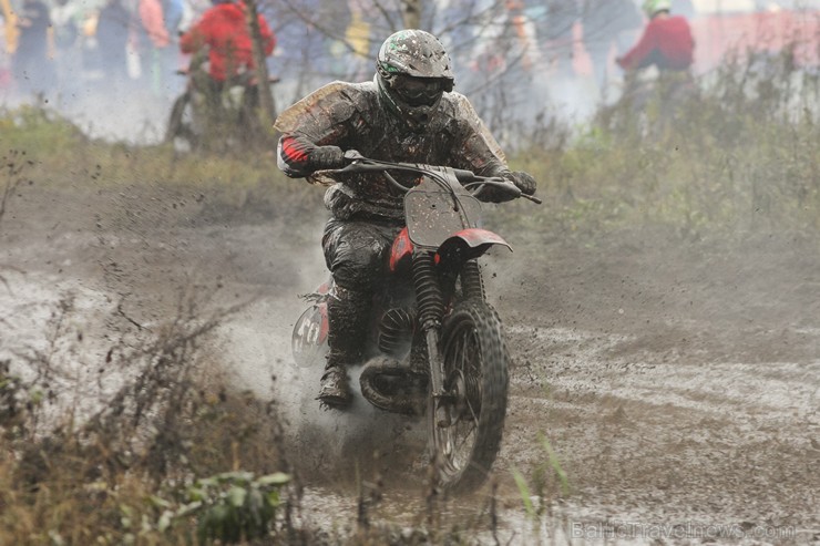 Jaunmārupē pavisam rudenīgos apstākļos noslēgusies Retro motokrosa sezona 136004