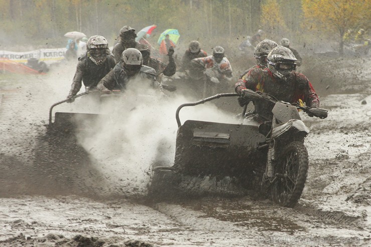 Jaunmārupē pavisam rudenīgos apstākļos noslēgusies Retro motokrosa sezona 136011