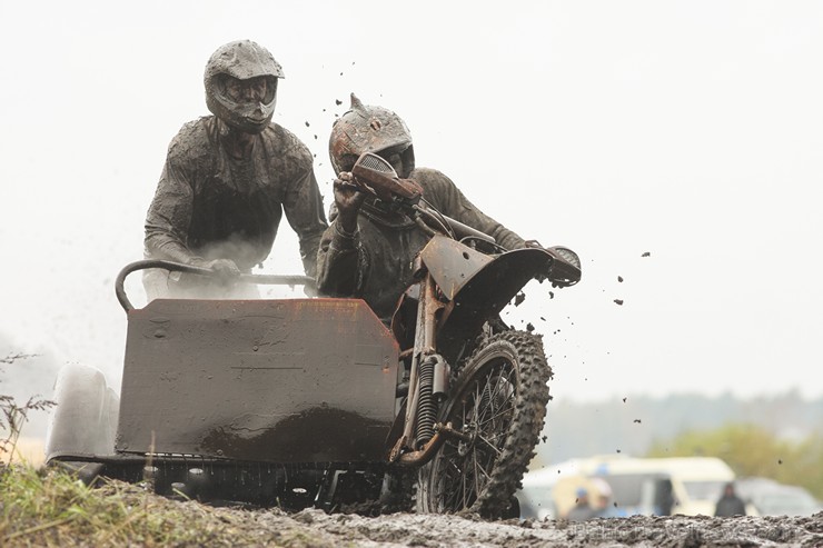 Jaunmārupē pavisam rudenīgos apstākļos noslēgusies Retro motokrosa sezona 136016