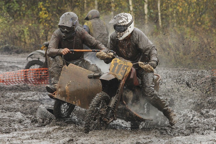 Jaunmārupē pavisam rudenīgos apstākļos noslēgusies Retro motokrosa sezona 136017