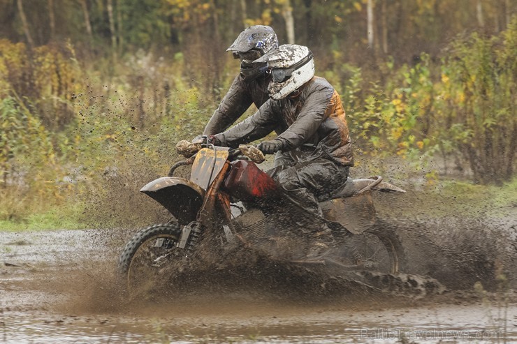 Jaunmārupē pavisam rudenīgos apstākļos noslēgusies Retro motokrosa sezona 136018