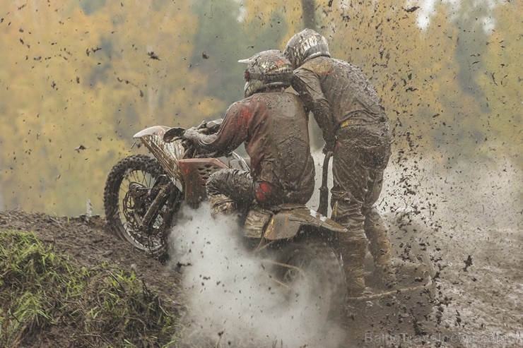 Jaunmārupē pavisam rudenīgos apstākļos noslēgusies Retro motokrosa sezona 136020