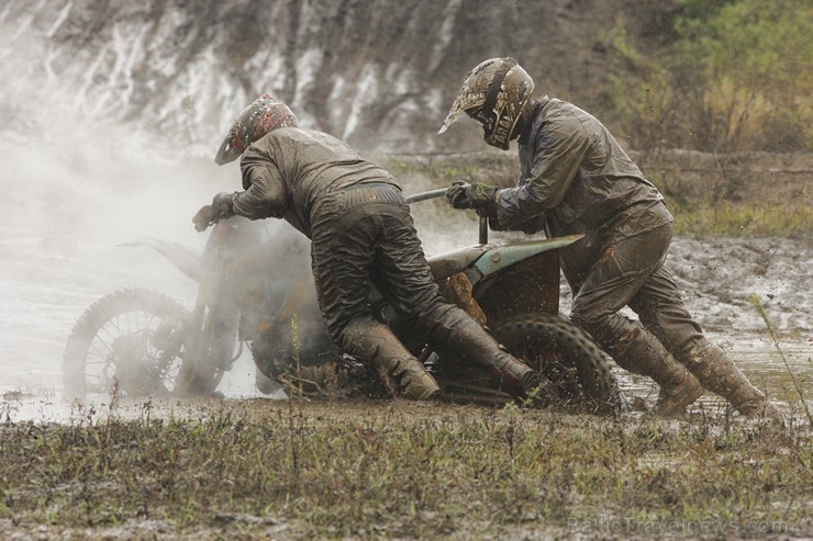 Jaunmārupē pavisam rudenīgos apstākļos noslēgusies Retro motokrosa sezona 136022