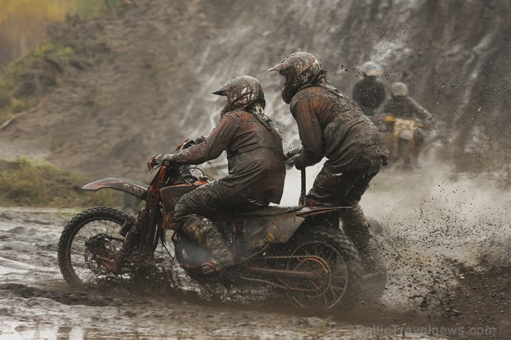 Jaunmārupē pavisam rudenīgos apstākļos noslēgusies Retro motokrosa sezona 136026