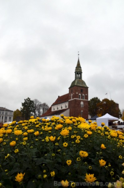 Sestdien, 11.oktobrī, Valmierā tika aizvadīts tradicionālais Simjūda gadatirgus. Šogad tas bija īpaši apmeklēts un priecēja kā pircējus, tā pārdevējus 136115