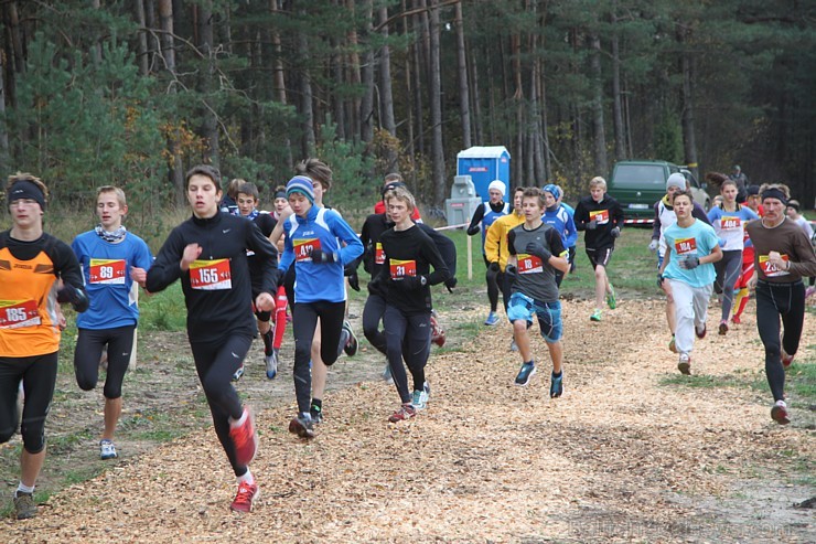 Carnikavas «Rudens Zibens kross» nosaka Latvijas krosa čempionus kalnainā distancē 136407