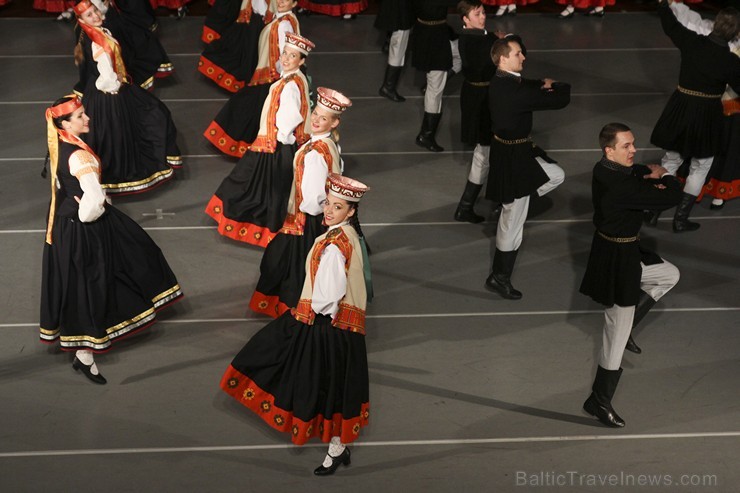 Latvijas labākie deju kolektīvi sadejojas 5. Jampadrača deju svētkos 138973