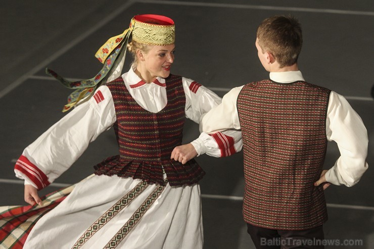 Latvijas labākie deju kolektīvi sadejojas 5. Jampadrača deju svētkos 138997