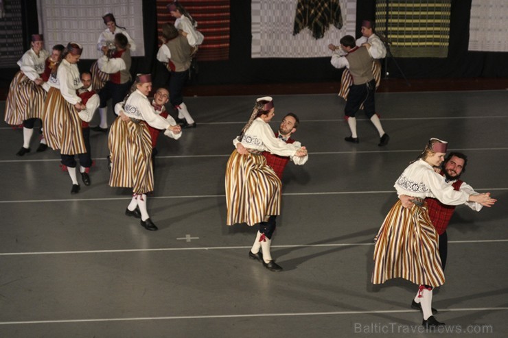 Latvijas labākie deju kolektīvi sadejojas 5. Jampadrača deju svētkos 139040