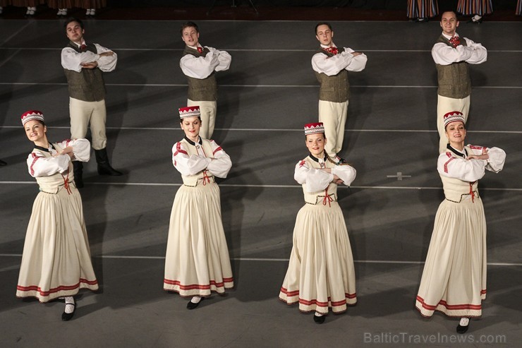 Latvijas labākie deju kolektīvi sadejojas 5. Jampadrača deju svētkos 139053