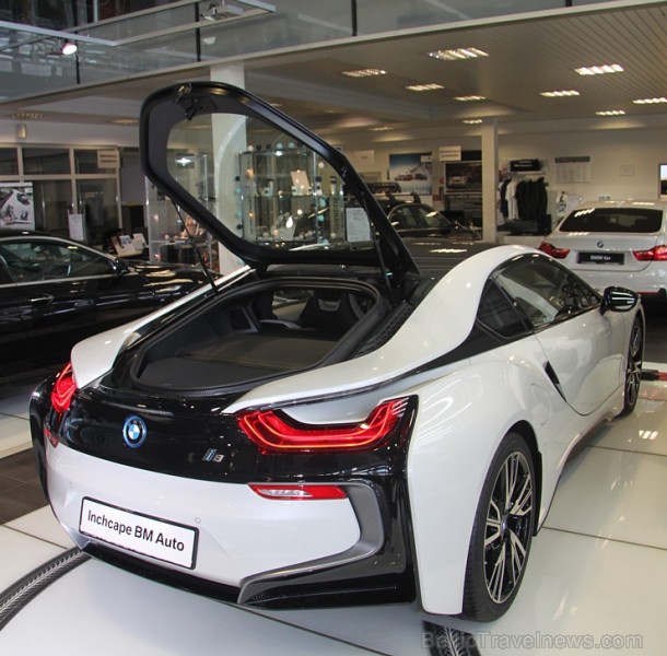 Jaunais elektro sporta automobilis BMW i8 ir ienācis Latvijā un jau pārdots 139795