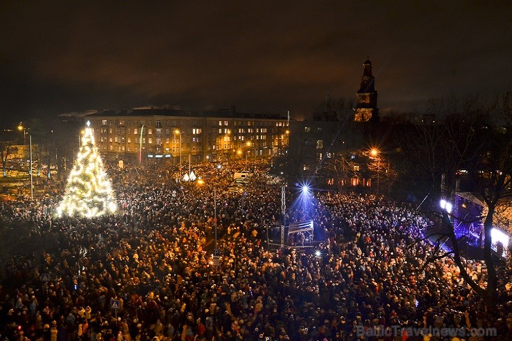 Liepājā ar krāšņu uguņošanu ir sagaidīts 2015. gads 140940