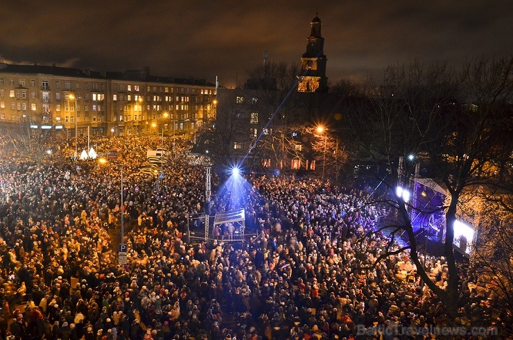 Liepājnieki un Liepājas viesi Rožu laukumā pulcējās jau no plkst. 23:00 140941