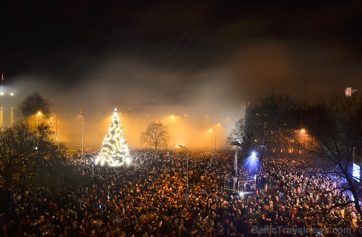 Liepājā ar krāšņu uguņošanu ir sagaidīts 2015. gads 140944