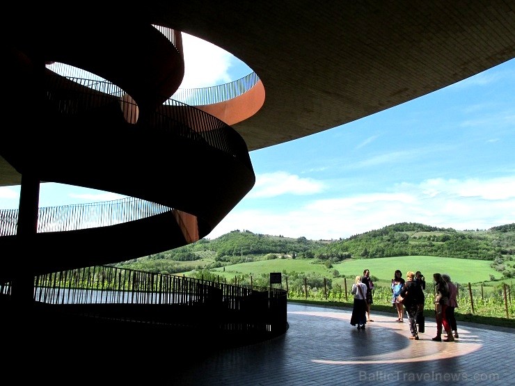 2012. gadā atvērtais Antinori īpašums ir unikāls. Celtniecība ilga septiņus gadus un tajā piedalījās trīs Antinori paaudzes 141153