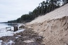 Priedaines Baltā kāpa pamazām tiek noskalota