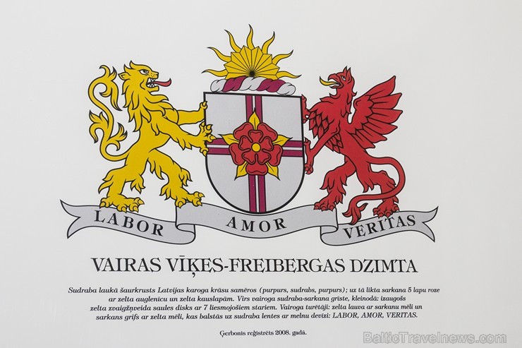 Saulkrastu domes zālē apskatāma Latvijas heraldikas izstāde, kurā apskatāmi Latvijas novadu, pilsētu, pagastu un dzimtu ģerboņi 141482